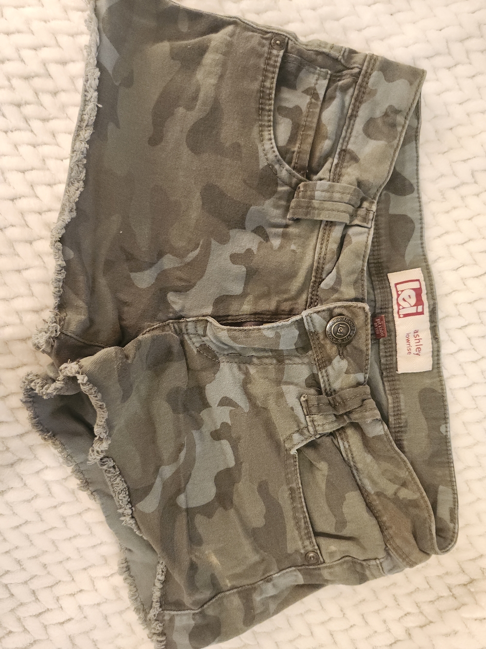 Lei Girls' Camouflage Frayed Hem Shorts - Olive